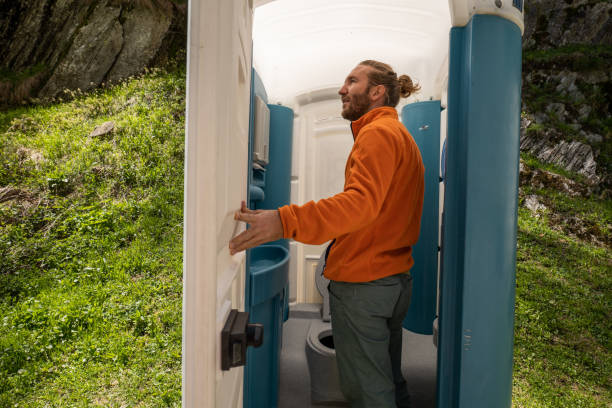 Porta potty delivery and setup in Munising, MI